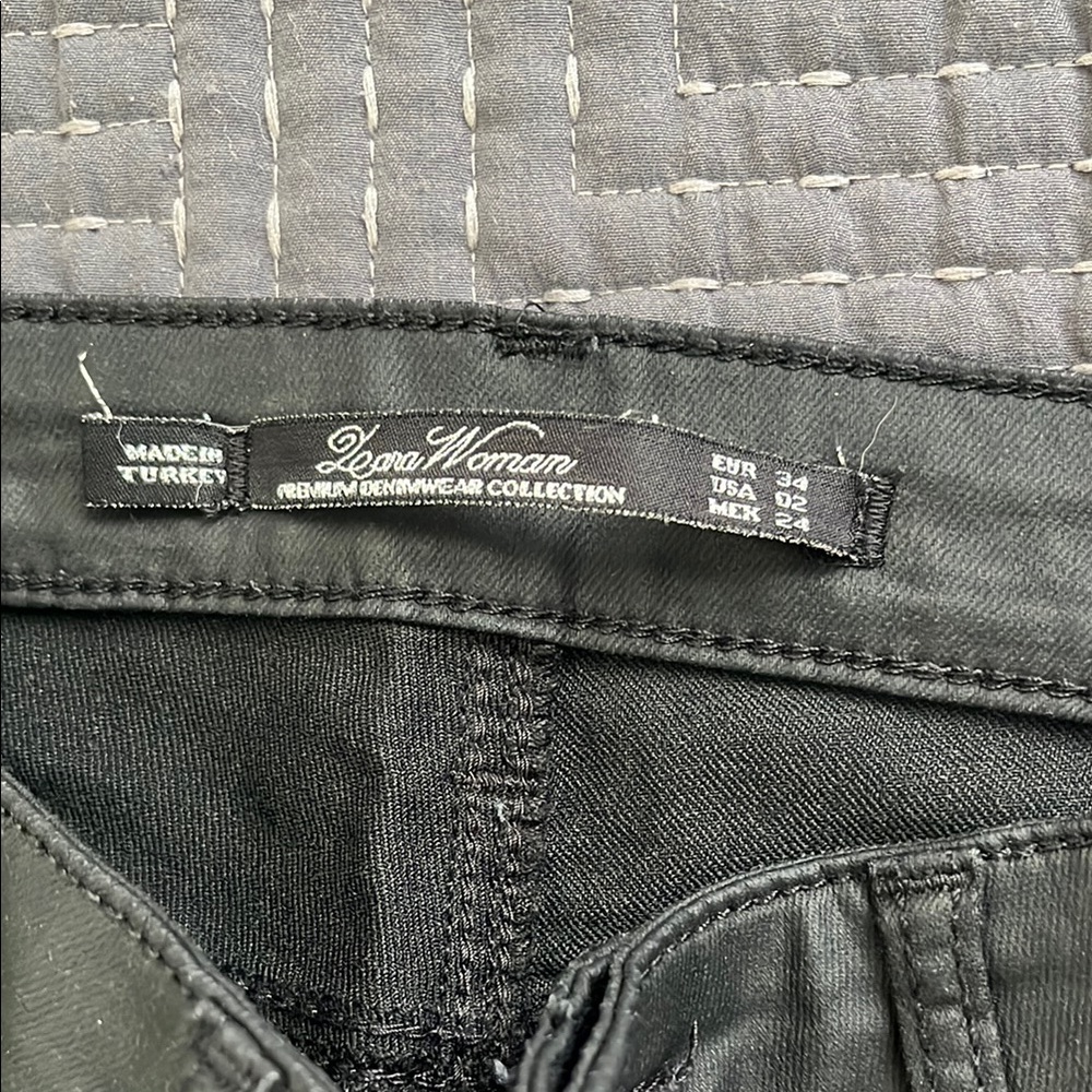 Zara Black Jeans with Sleek Design